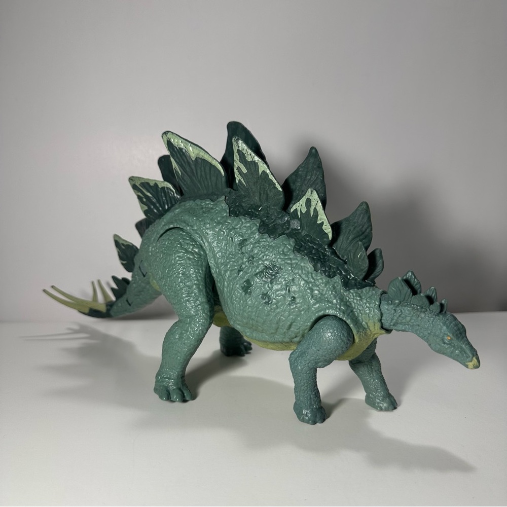 2017 Jurassic World Stegosaurus Dinosaur Figure Action Attack JW Jurassic Park